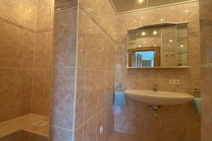 Hütte für 4 Personen, mit Terrasse und Garten in Pruggern