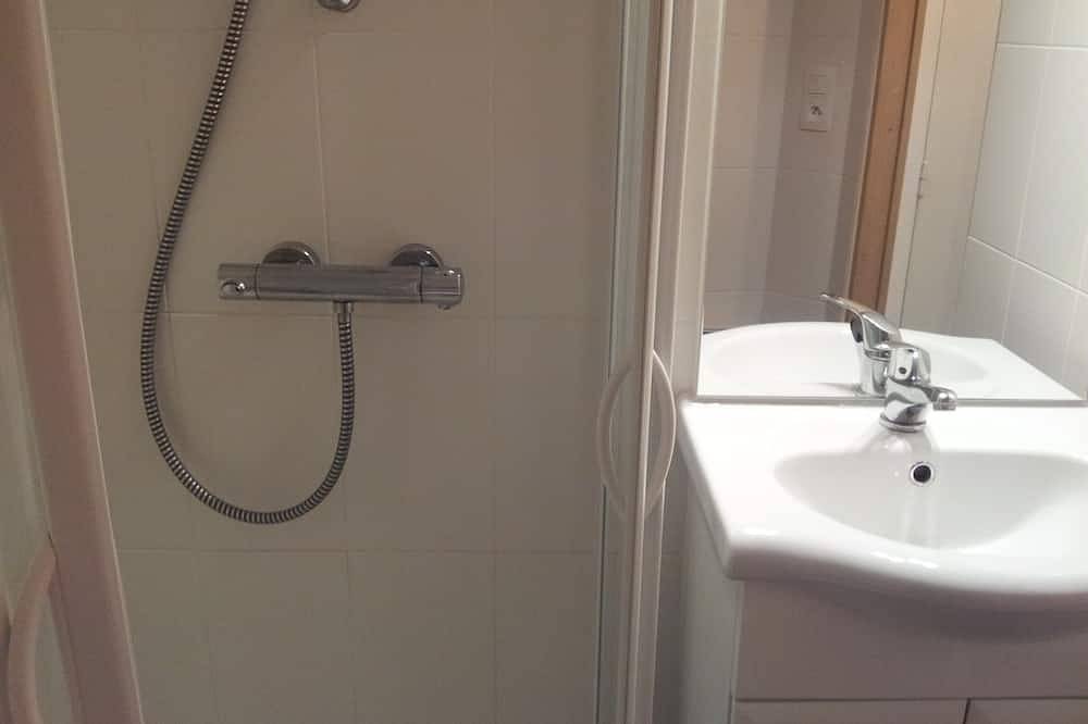 Appartement entier, Appartements calmes, proche Golfe du Morbihan, pour 4 à 5 personnes in Arradon, Côte des Mégalithes