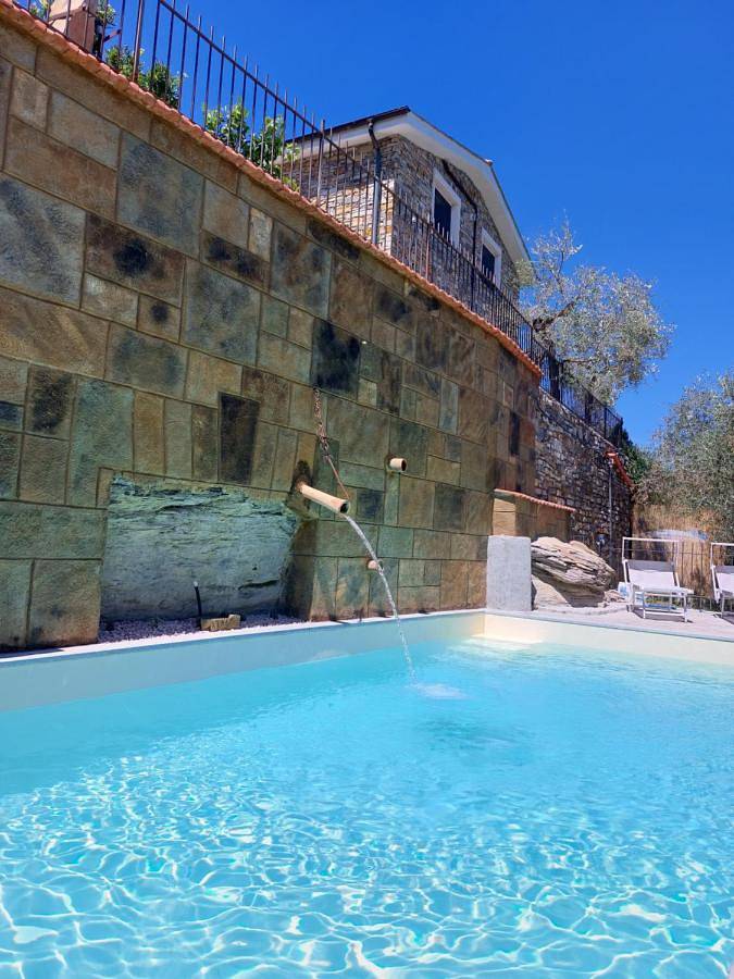 Ferienhaus für 10 Personen, mit Balkon und Whirlpool sowie Terrasse und Garten