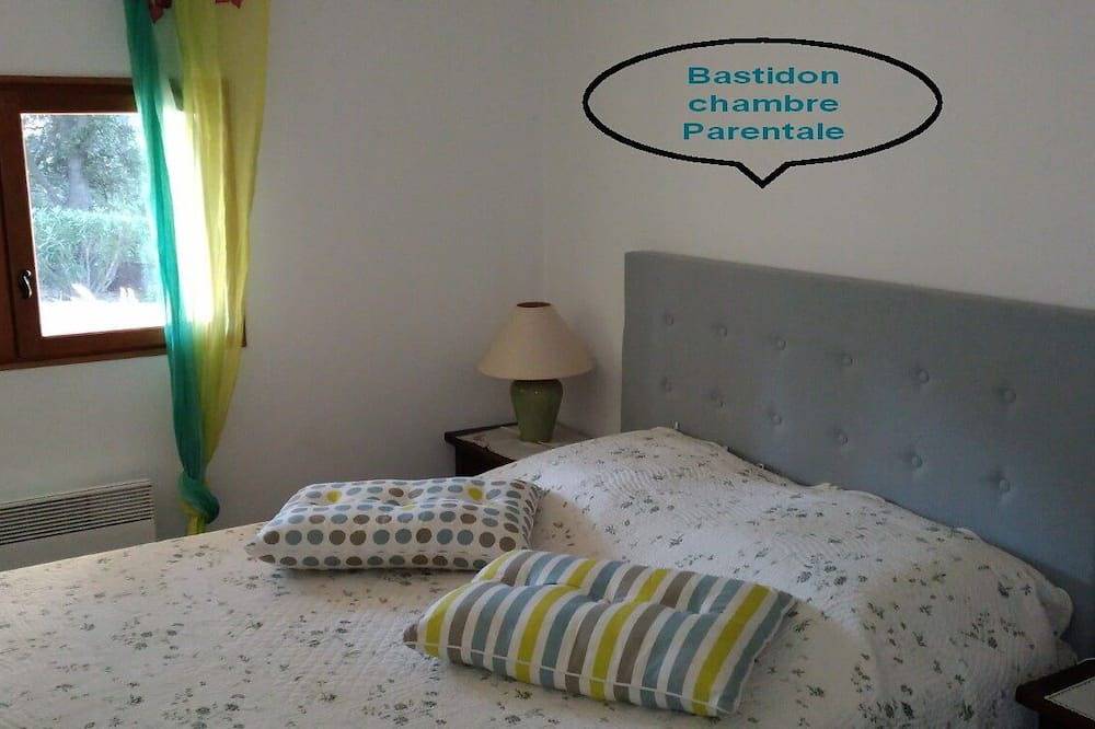 Bastidon Domaine L'Helion 6 Personnes_piscine 12mx6m au sel in Taradeau, Draguignan region