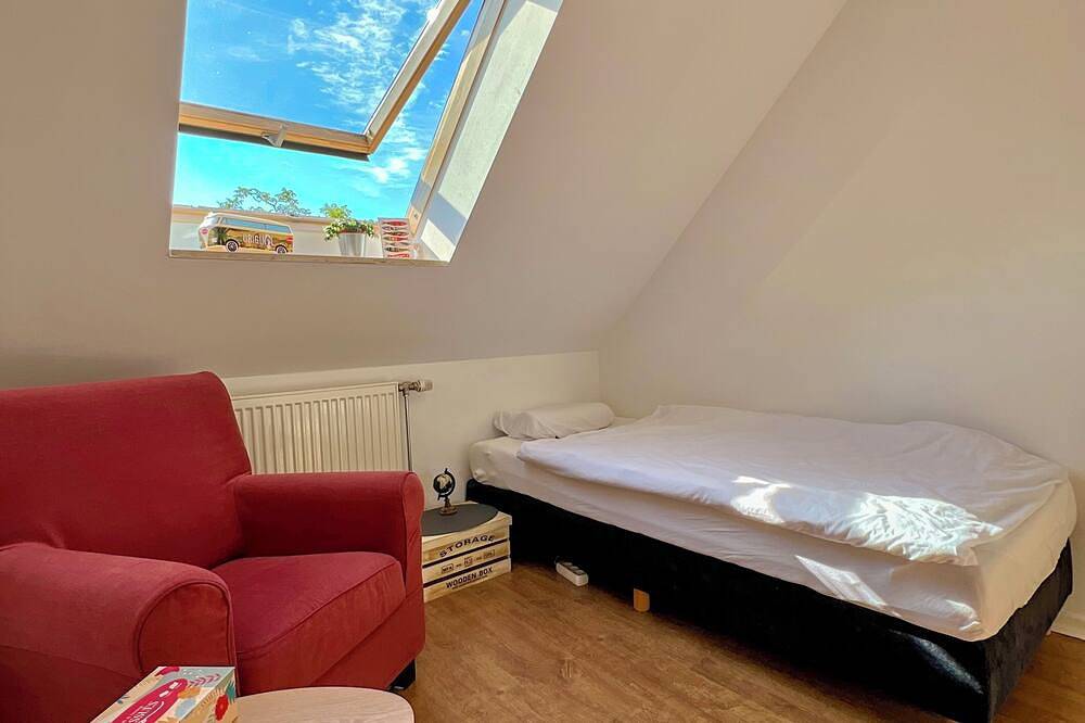 Kleines Zimmer mit geteiltem Bad in Neuss, Rhein-Kreis Neuss