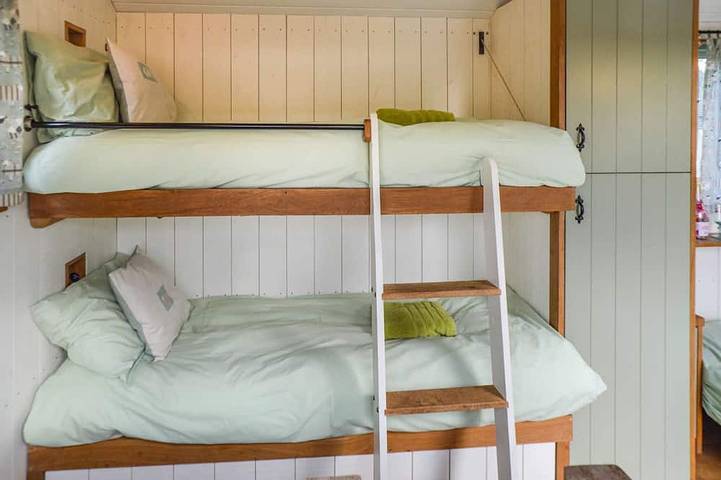 Shepherds Hut avec bain bouillonnant dans un superbe environnement rural in Challock, Région d'Ashford