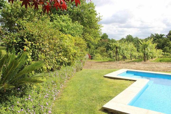 Location de vacances pour 18 personnes, avec terrasse ainsi que piscine et jardin à Celorico de Basto - 4