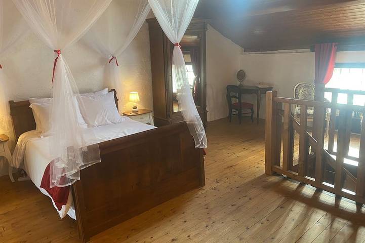 Gîte pour 6 personnes, avec piscine à Queaux - 4