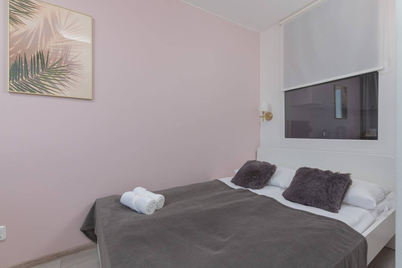 Cały apartament, Solec 79 Warsaw | Air-conditioned Apartment with Balcony | Attractive Location in the Centre in Warszawa (Śródmieście), Warszawa