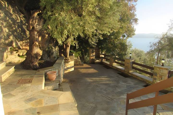 Casa Vacanze 'La Casa con la Grotta' con Vista Mare, Wi-Fi e Aria Condizionata in Monte Pelio