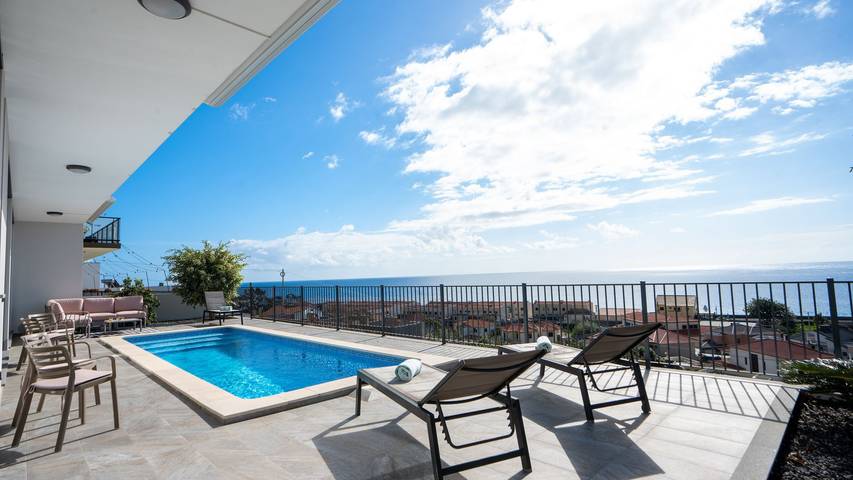 Location de vacances pour 4 personnes, avec vue sur l’océan ainsi que jardin et piscine à Paul Do Mar - 2