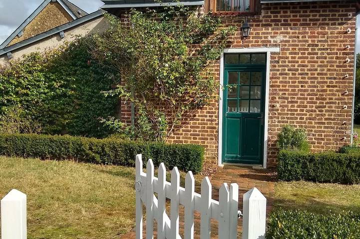 Gîte pour 8 personnes, avec Terrasse ainsi que Jardin et Piscine à Lunay