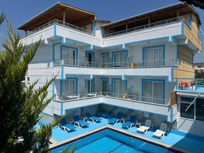 Hôtel pour 5 personnes, avec jardin ainsi que vue et piscine, animaux acceptés