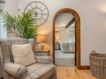 Glamping for 10 People in Bledlow-cum-Saunderton, Buckinghamshire, Photo 4