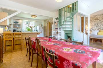 Gîte pour 8 personnes, avec jardin à Arzano