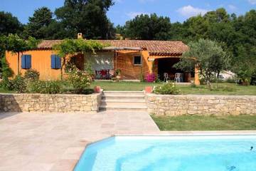 Gîte pour 6 personnes, avec terrasse et jardin à Mirabeau