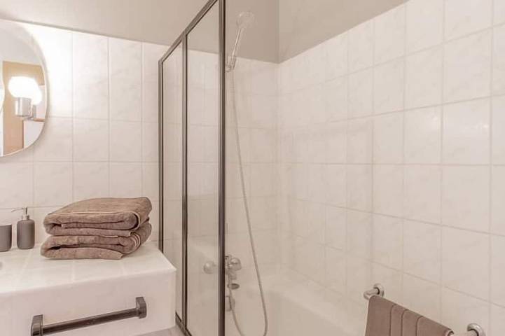 Location de vacances pour 2 personnes, avec piscine ainsi que terrasse et jardin à Saint-Sernin-du-Plain - 4