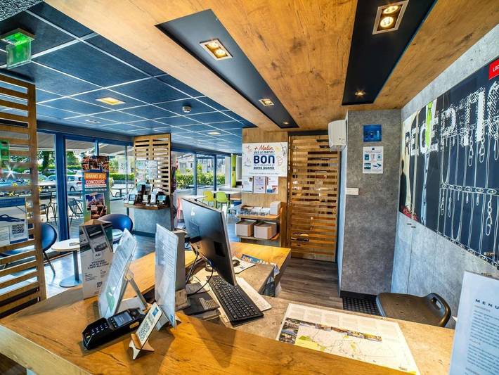 Hôtel pour 3 personnes, avec Terrasse et Piscine à Mouilleron-le-Captif - 3