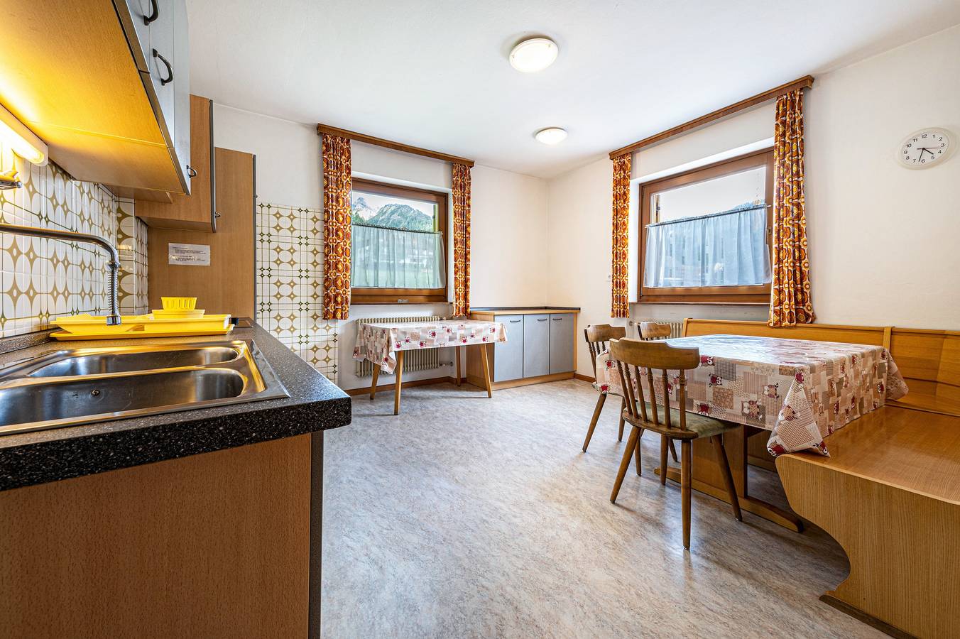 Geheel appartement, Vakantie Appartement "Ciasa La Palsa 2" met Uitzicht op de Bergen, Balkon & Wi-Fi in San Vigilio di Marebbe, Enneberg
