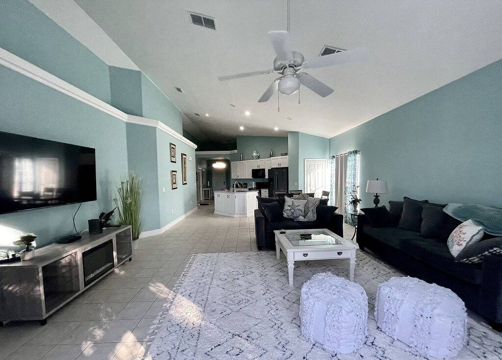 Davenport Disney-Area Home ~ Private Pool & Hot Tub ~ Quiet Retreat in Davenport (FL), Zentral Florida