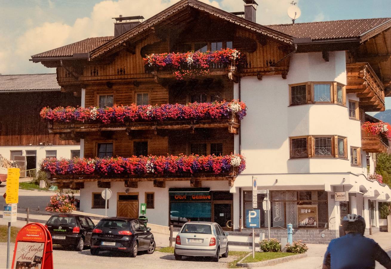 Geheel appartement, Appartement 'Hans' met Uitzicht op de Bergen, Balkon en Wi-Fi in Fügen, Ski-Optimal Hochzillertal
