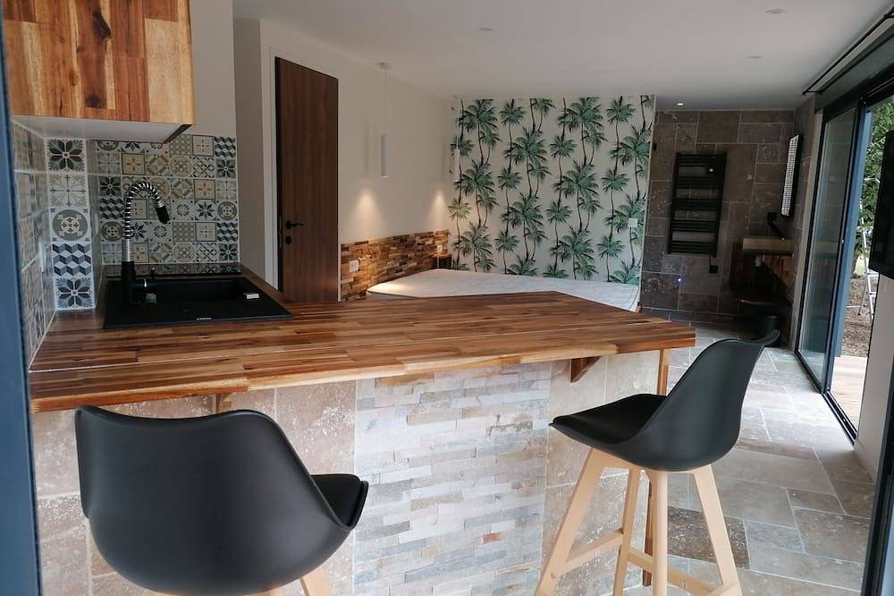 Appartement entier, Appart ht de gamme clim piscine spa sauna muscu velos ping pong, jeu de boules in Heyrieux, Région de Vienne