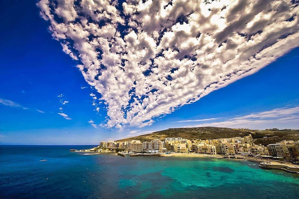 Exquisite new - Air conditioned and seafront in Marsalforn, Zebbug