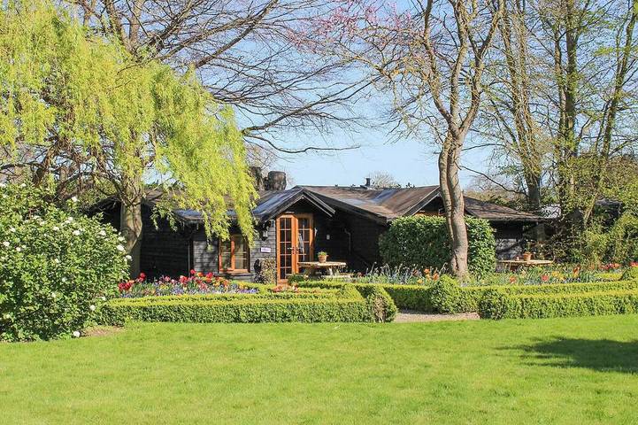 Cottage for 2 people, with pool and hot tub in Kent