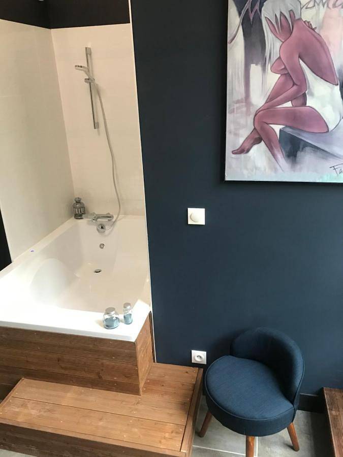 Maison d’hôte pour 2 personnes, avec piscine ainsi que jacuzzi et jardin dans Rhône - 4
