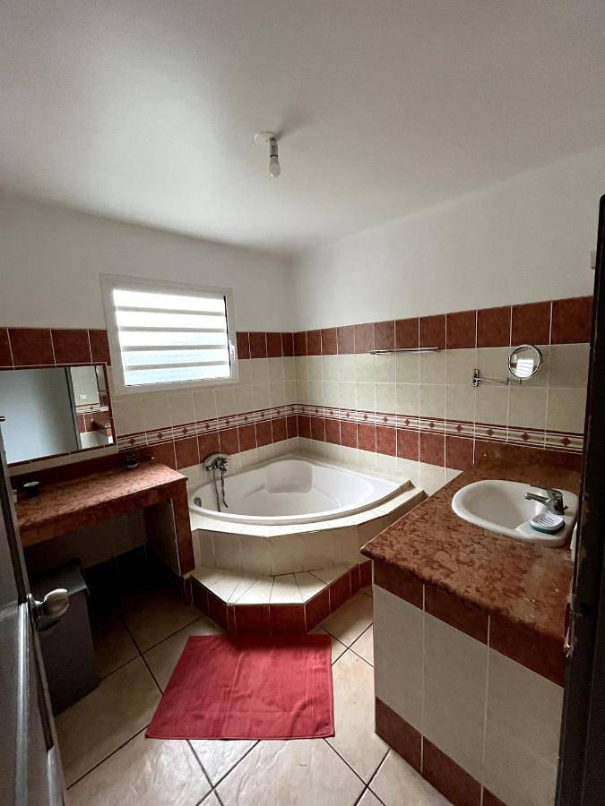 Maison d’hôte pour 9 personnes, avec piscine ainsi que jardin et jacuzzi sur l' Île de la Réunion - 2