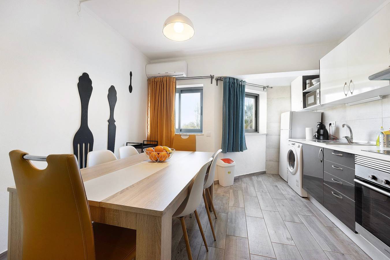Ganze Wohnung, Ferienwohnung "Praia Da Rocha Mar Guest House" mit 2 Balkonen, gemeinsamer Terrasse und Wlan in Praia da Rocha, Portimão