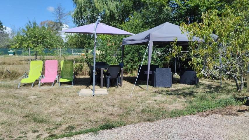 Gîte pour 4 personnes, avec Piscine à Éguzon-Chantôme