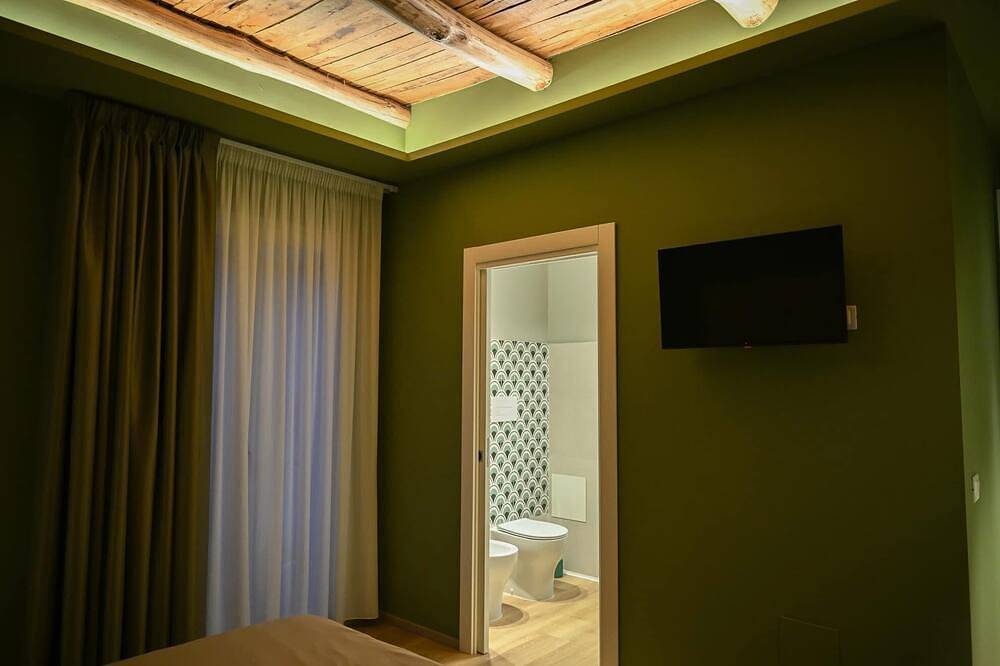 La Maison Cozy guesthouse within walking distance of the famous Pertosa Caves in Polla, Cilento