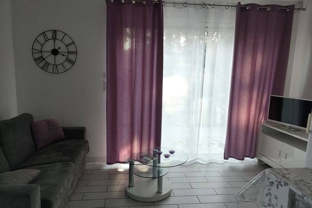 Charmente Haus am Fuße des Luberon Studio 4 Personen Pool und Spa in Velleron, Vaucluse