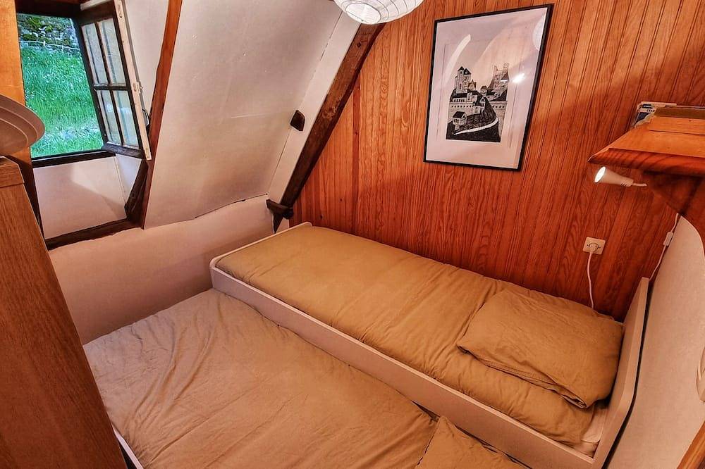 Pascaline Cottage in Crégols, Massif Central