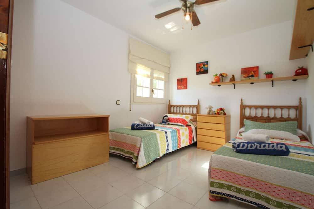 Bedol1 Adosado jardín, piscina comun, Wifi gratis in Montroig, Costa Dorada