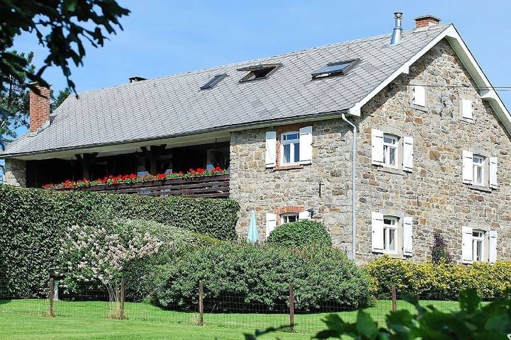Gîte pour 12 personnes, avec Balcon et Jardin dans Thirimont