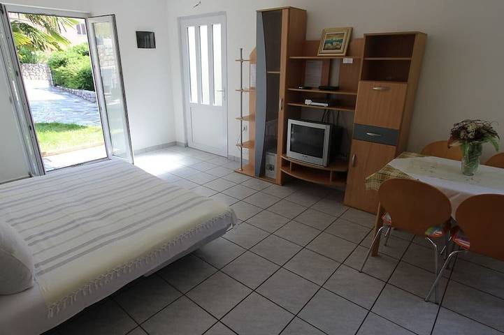 Bungalow für 4 Personen, mit Balkon und Garten auf Krk - 2