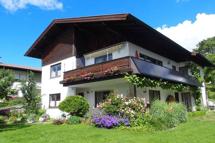 Ferienwohnung für 2 Personen, mit Terrasse und Garten in Bergen (Chiemgau)