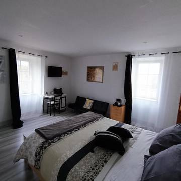 Location de vacances pour 3 personnes, avec terrasse ainsi que vue et jardin à Montirat