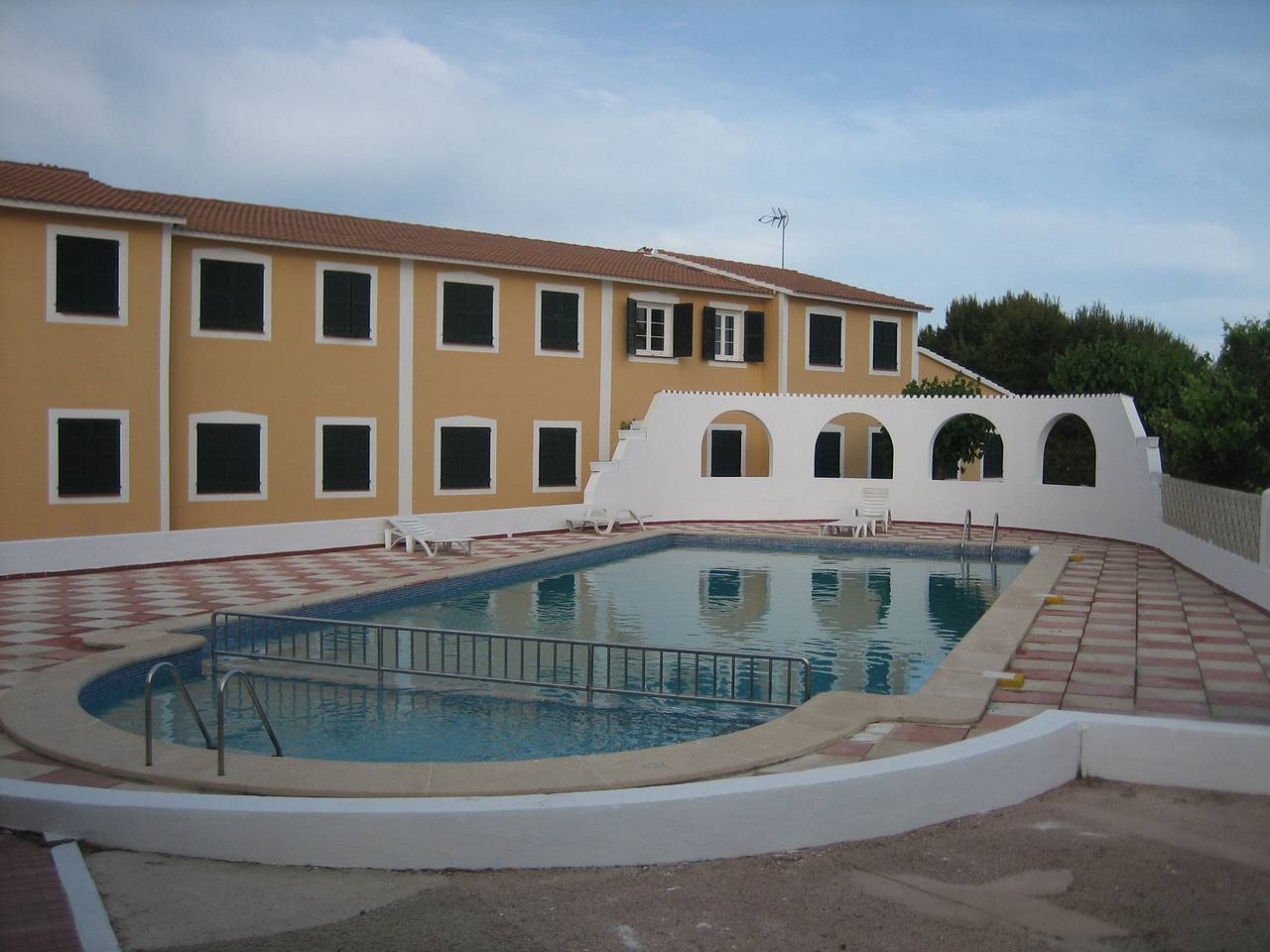 Entire apartment, Apartment 'Precioso 2 Hab Cala En Bosch' with Shared Pool, Private Terrace and Wi-Fi in Cala en Bosc, Ciutadella