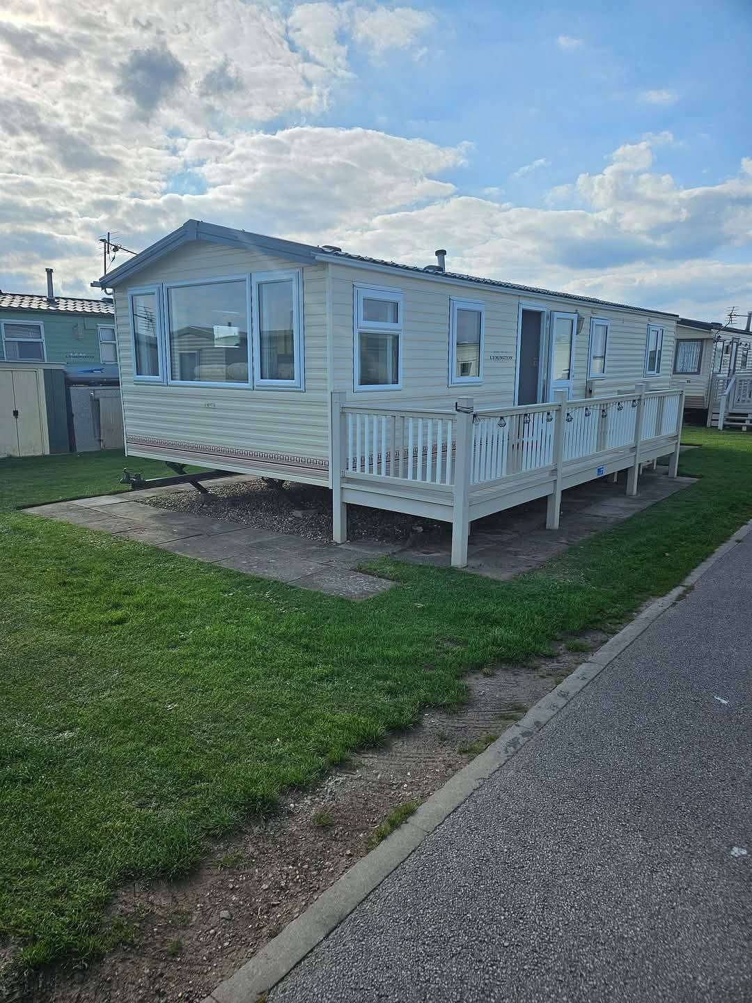 Cabin Sleeps 6 with Wifi in Chapel St. Leonards, Lincolnshire