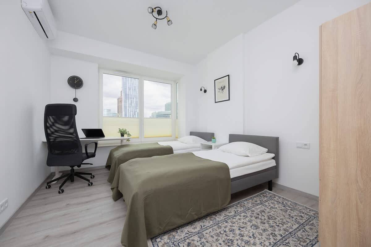 Geheel appartement, Bright Apartment in the Center | Parking | Balcony with a View in Warschau, Mazovië