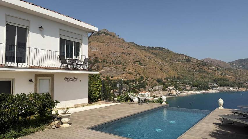 Villa pour 4 personnes, avec Balcon et Jacuzzi ainsi que Terrasse et Jardin à Mazzarò