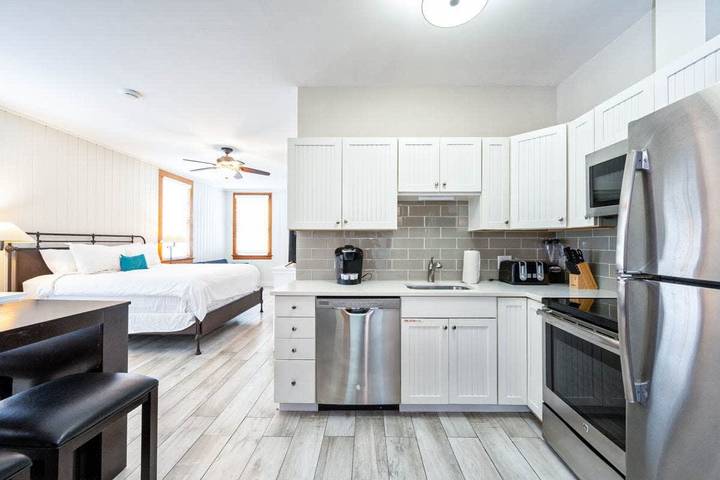 Vacation rental for 4 people, with balcony, kid friendly in Florida Keys
