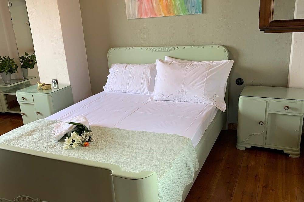 Thea Thalassa Sea View stone tranditional villa/hot tub-5 min from the beach in Vourvourou, Sithonia Peninsula