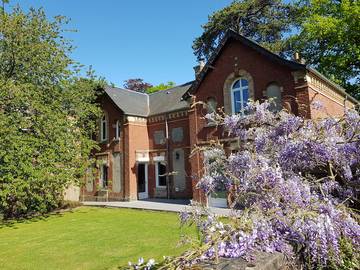 Gîte pour 20 personnes, avec terrasse et jardin, animaux acceptés à Nielles-lès-Bléquin