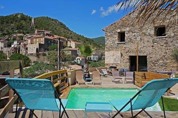 Location de vacances pour 14 personnes, avec terrasse et jacuzzi, animaux acceptés à Roquebrun