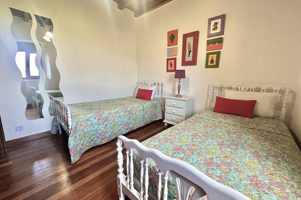 Entire apartment, Apartment Casa Gómez - 2832 in Meruelo, Cantabrian Coast