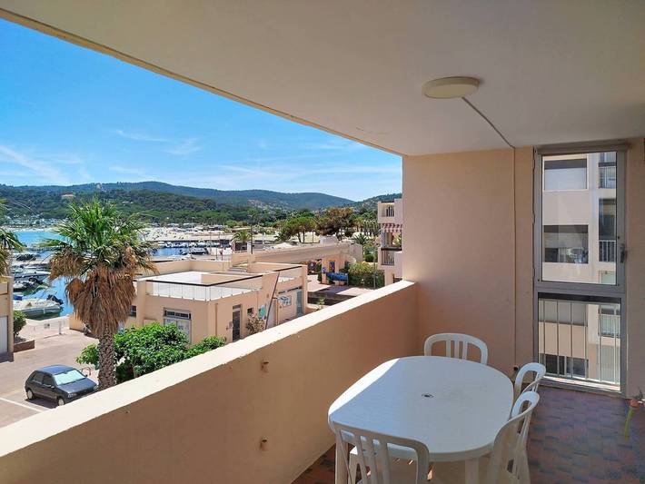 Gîte pour 6 personnes, avec piscine et terrasse dans Plage La Favière - 4