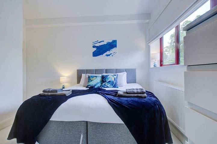 Ganze Wohnung, Fareham Centre Flat with Free Parking for 2 Cars in Fareham, Hampshire