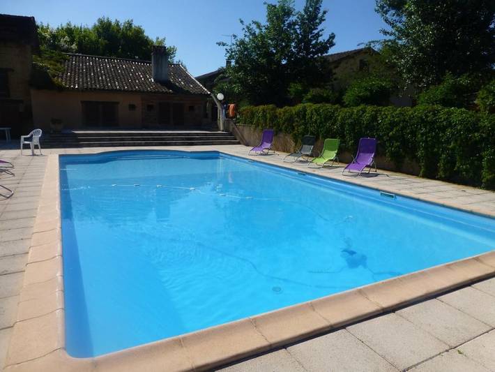 Location de vacances pour 3 personnes, avec Terrasse et Jardin ainsi que Piscine et Vue à Lafrançaise