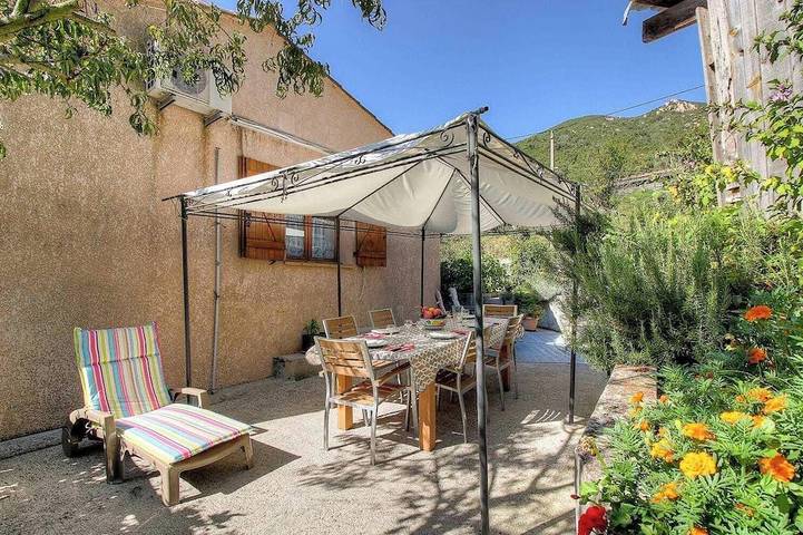 Location de vacances pour 6 personnes, avec Terrasse à Valle-di-Mezzana