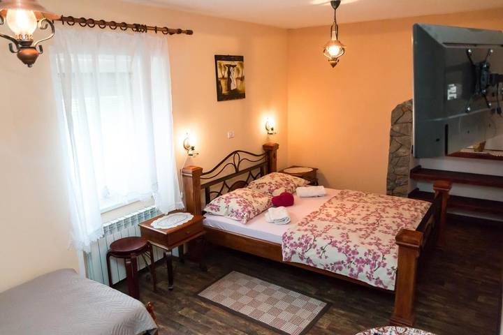 Location de vacances pour 2 personnes, avec jardin ainsi que vue et terrasse à Vipava - 2